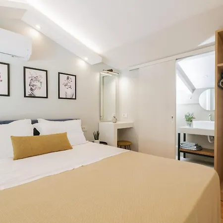 Stylish & Elegant Loft In The Center דירה זקינטוס טאון