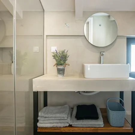 Stylish & Elegant Loft In The Center זקינטוס טאון