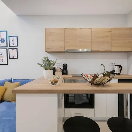 Stylish & Elegant Loft In The Center *